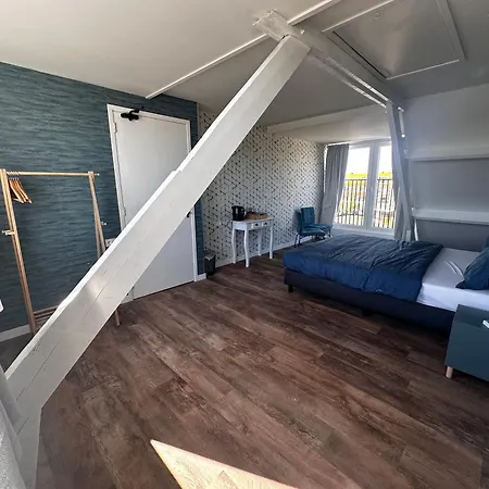Eetcafe Punt Bed & Breakfast Roelofarendsveen