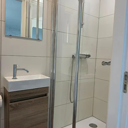 לינה וארוחת בוקר Eetcafe Punt Roelofarendsveen