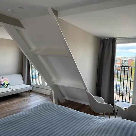 ベッド・アンド・ブレックファスト Eetcafe Punt